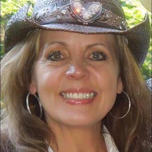 Meet your Posher, Dena - Picture 1 of 1